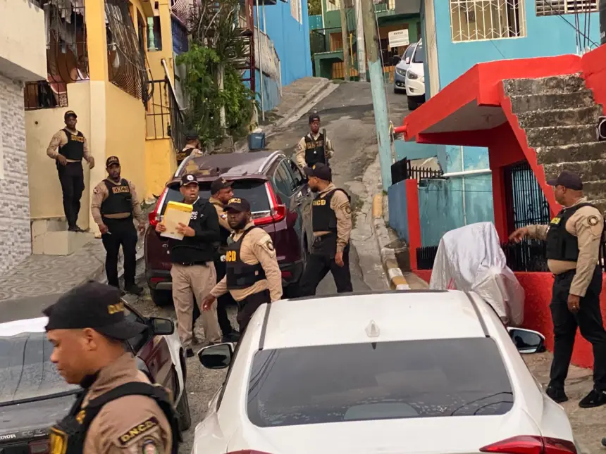 DNCD desmantela punto de drogas y detiene a mujer en Sabana Perdida