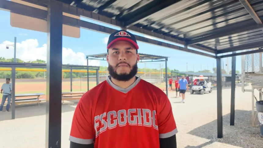 Víctor Santos vuelve a los Leones del Escogido listo para la temporada LIDOM