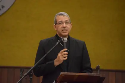 Monseñor Morel Diplán urge recuperar el diálogo familiar frente a la tecnología