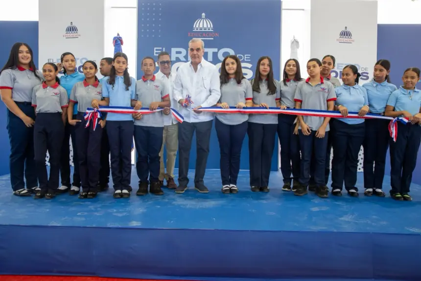 Abinader entrega techado deportivo en Rancho Arriba para 665 estudiantes