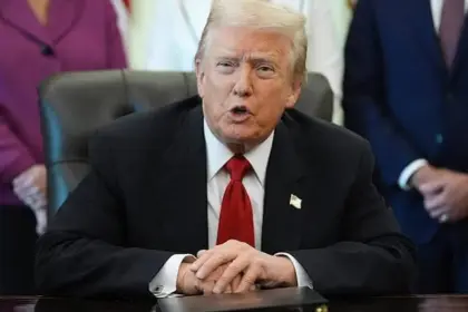 Trump enviará cheques a 20 millones de adultos mayores por Medicare