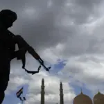 Hutíes atacan instalaciones de Aramco en Riad con drones y misiles