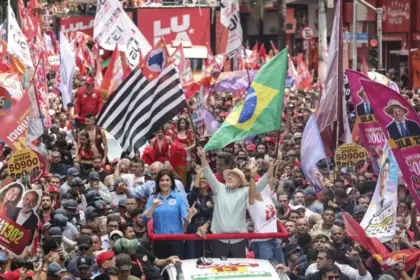 Lula y Bolsonaro cierran campaña en São Paulo antes de las elecciones