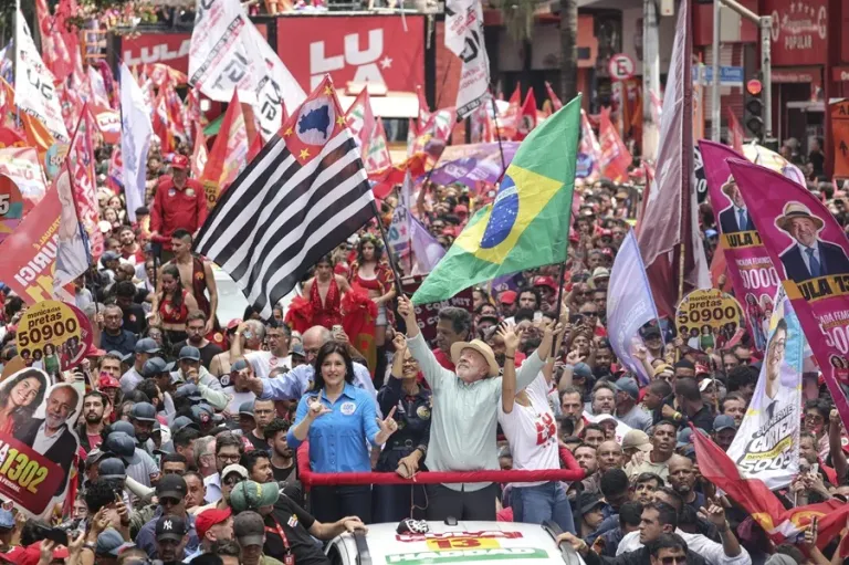 Lula y Bolsonaro cierran campaña en São Paulo antes de las elecciones