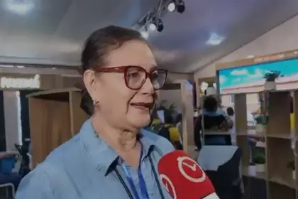 Feria del Libro: Jóvenes mantienen viva la lectura pese a la IA