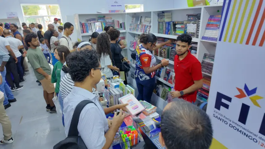 Jóvenes muestran gran interés por el nuevo Código Penal en la Feria del Libro