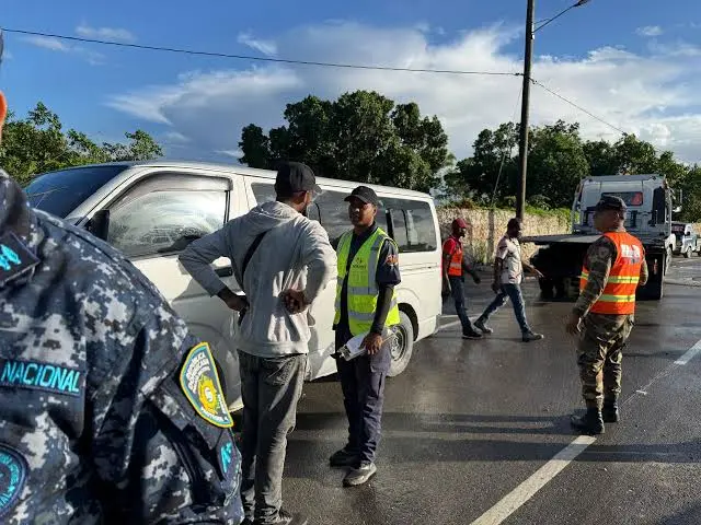 Piden alerta migratoria permanente en el transporte público dominicano
