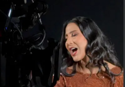 Nathalie Peña-Comas lidera el chart Pop RD con Sombras nada más
