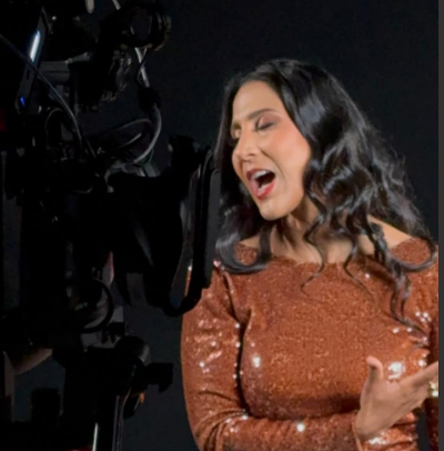 Nathalie Peña-Comas lidera el chart Pop RD con Sombras nada más