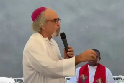 Padre Rogelio cuestiona tipificación judicial por tragedia en Jet Set