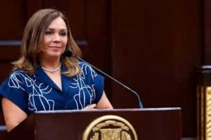 Juan Luis Guerra elogia reconocimiento de Janina Rosado en el Congreso