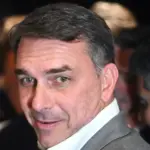 Flávio Bolsonaro exige la renuncia de Alexandre de Moraes en Brasil