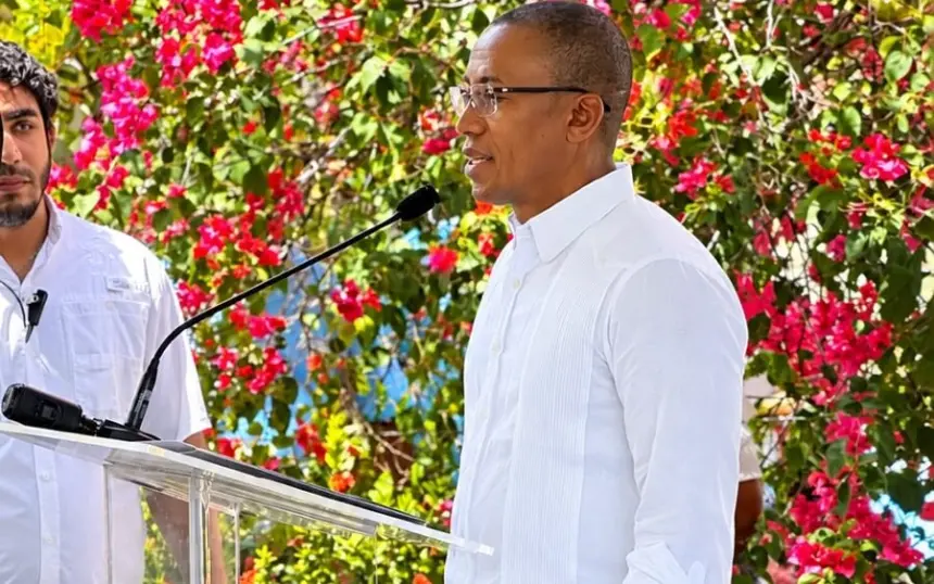 Luis Fermín impulsa desarrollo turístico y bienestar en Arroyo Barril