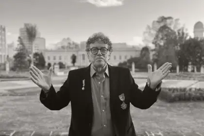 Fallece el cantautor Piero a los 81 años dejando un legado musical eterno