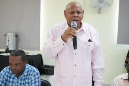 Capacitan nuevos centros en Azua para el programa Escuela Abierta y Activa