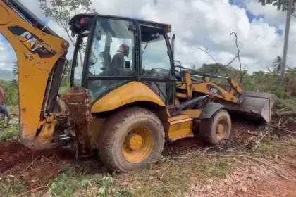 Alcaldía de Las Galeras inicia obras viales en sector La Sangría