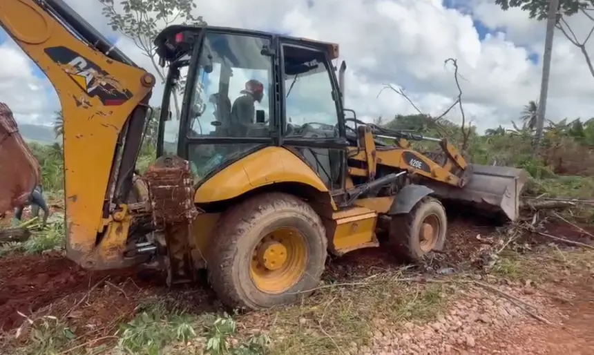 Alcaldía de Las Galeras inicia obras viales en sector La Sangría