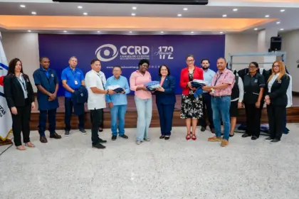 Cámara de Cuentas mejora condiciones laborales y entrega nuevos uniformes