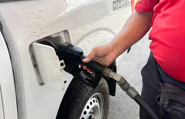 Gobierno mantiene congelados precios de combustibles esenciales en RD