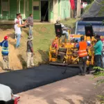 Inician asfaltado en El Chacaro tras 45 años de espera en Monte Plata