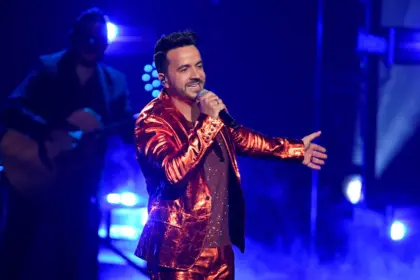 Luis Fonsi hace historia en Billboard con dos éxitos en el Top 10