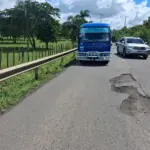 Paro de transporte en ruta Santo Domingo-Yamasá por mal estado vial