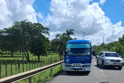 Paro de transporte en ruta Santo Domingo-Yamasá por mal estado vial