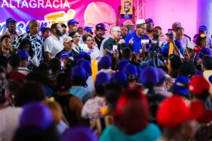 Gonzalo Castillo propone soluciones para San Cristóbal y critica ejecución pública