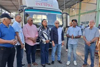 Inespre refuerza venta de alimentos a precios justos en Azua con camión