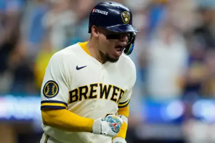 William Contreras guía a Cerveceros al 2-0 sobre Dodgers en playoffs