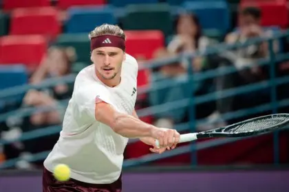 Zverev avanza en Shanghái tras asegurar el número uno del ranking ATP