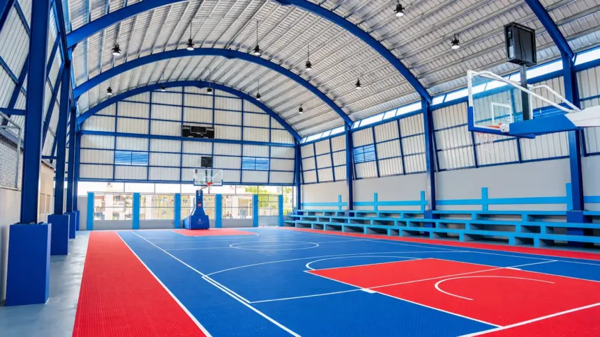 Kelvin Cruz inaugura techado Óscar Santana en ensanche Espaillat