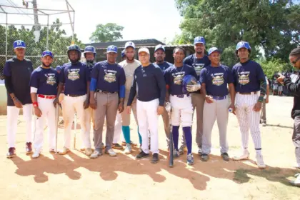 Román de Jesús supervisa los Juegos Campesinos de Béisbol 2026 en Monte Plata
