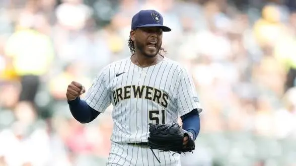Freddy Peralta busca igualar la serie de los Rays ante los Guardianes 1 Freddy Peralta busca igualar la serie de los Rays ante los Guardianes