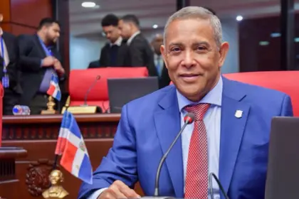 Senado aprueba nombrar pista de atletismo en honor a Nazario Ramos