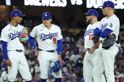 Cerveceros barren a Dodgers y eliminan el sueño del tricampeonato MLB