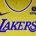 Familia Buss busca desestimar demanda y concretar venta de los Lakers