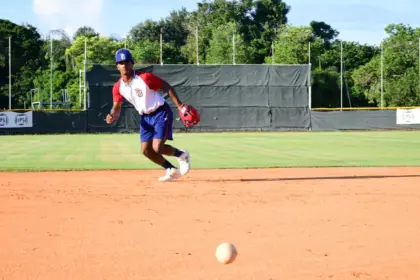 Sena y Reyes lideran equipo dominicano al Premundial de Béisbol U-18