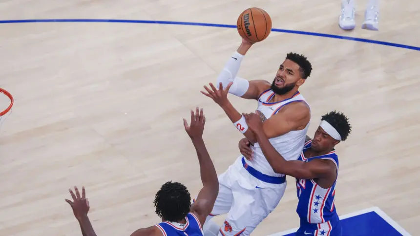 Sixers arruinan fiesta de los Knicks y LeBron debuta con triunfo en NBA