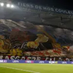 PSG enfrenta posible sanción UEFA por pancarta ofensiva contra Barcelona