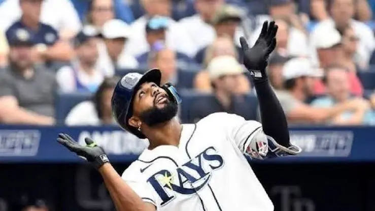 Junior Caminero destroza pantalla en Milwaukee con jonrón de práctica