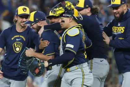 Cerveceros ganan Juego 1 Serie Mundial con récord histórico de velocidad