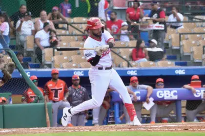 Escogido vence a Toros con joya de pitcheo y batazo de Jonathan Guzmán
