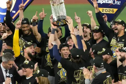 Cerveceros de Milwaukee celebrarán histórico título de Serie Mundial