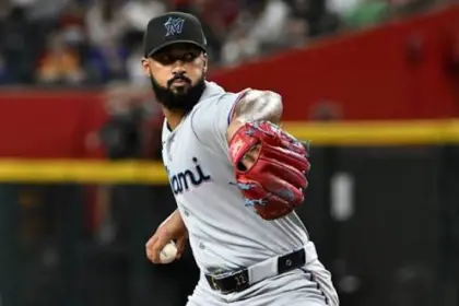 Marlins ejercen opción de 21 millones por Sandy Alcántara para 2027 15 Marlins ejercen opción de 21 millones por Sandy Alcántara para 2027