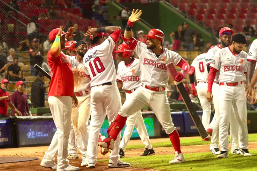 Leones del Escogido logran sexta victoria consecutiva ante Estrellas