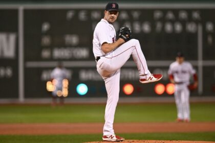 Royals Sign Rich Hill (45) to Minor League Contract