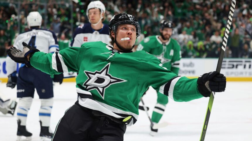 Granlund, Stars' hero: Lightning hat-trick against Jets, Dallas one step away from the final