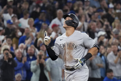 MLB: RECORD attendance on a Wednesday in April/May, 501K fans!