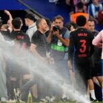 Flick, a knight: Avoids incidents and celebrates Barça's title